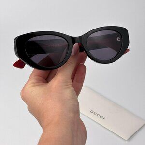 Gucci GG1862S Sunglasses –  Black Cat Eye Frame Violet Lenses| Model GG1862S 004